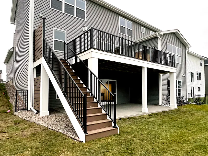 Deck with a slatted privacy screen and wrapped columns