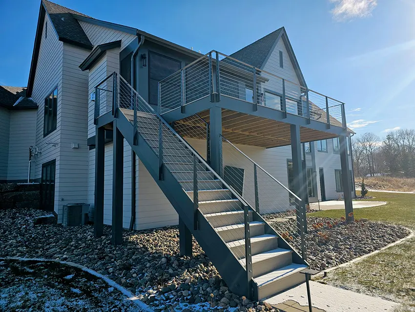 Deck with cable railing and a view over the lawn